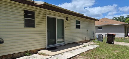 10613 SE 54th Ave in Belleview, FL - Building Photo - Building Photo