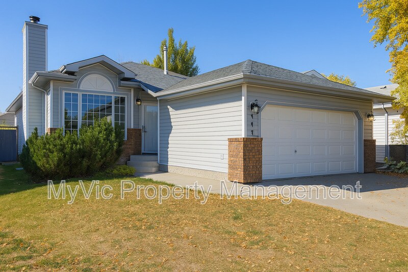840-113A 113a St NW in Edmonton, AB - Building Photo