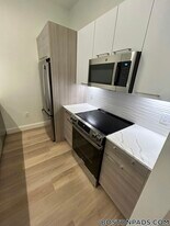 1079 Commonwealth Ave, Unit 208 in Boston, MA - Building Photo