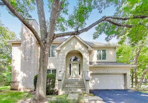 11 Beaconsfield Ct in Lincolnshire, IL - Building Photo