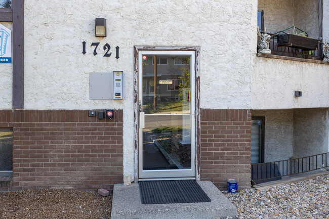 1721 34 Av SW in Calgary, AB - Building Photo - Building Photo