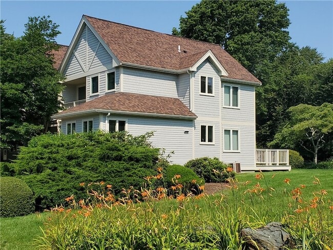 15 Hammersmith Rd in Newport, RI - Building Photo - Building Photo