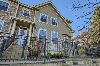 11322 Stratton Ave in Eden Prairie, MN - Foto de edificio - Building Photo