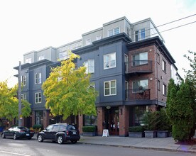 Willows on Tenth in Seattle, WA - Building Photo - Building Photo