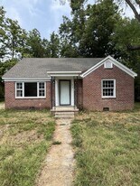 319 W Cooper St in Brownsville, TN - Building Photo