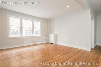 16 Forest St, Unit #2 in Cambridge, MA - Foto de edificio - Building Photo