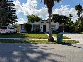 19810 Holiday Rd in Cutler Bay, FL - Building Photo - Building Photo