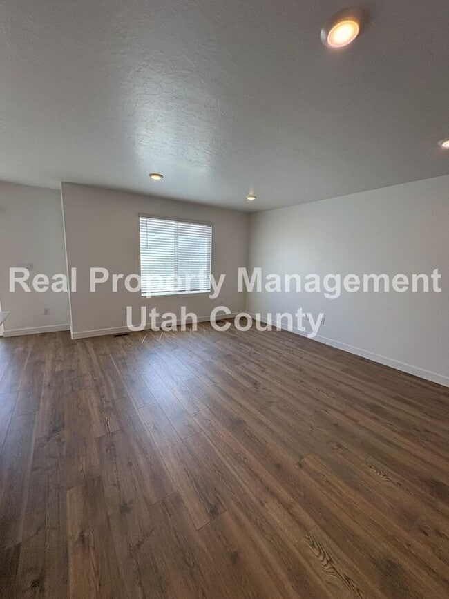 837 E Oakum Ln in Saratoga Springs, UT - Building Photo - Building Photo