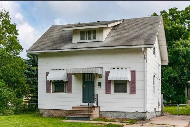 property at 610 36th St NE