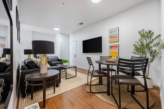 24 Longview in Austin, TX - Foto de edificio - Building Photo