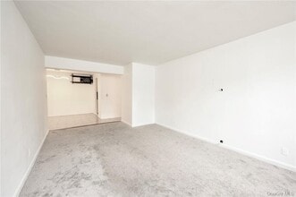 5 Sadore Ln in Yonkers, NY - Building Photo - Building Photo