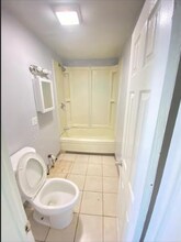 32 3rd St, Unit 2 in Waterbury, CT - Foto de edificio - Building Photo