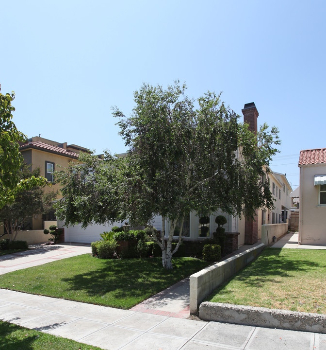 731 E Verdugo Ave in Burbank, CA - Building Photo