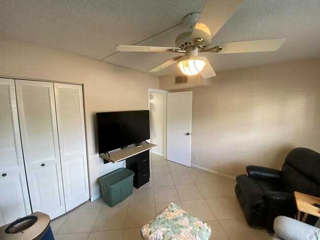 3404 Bimini Ln, Unit 208 in Coconut Creek, FL - Foto de edificio - Building Photo
