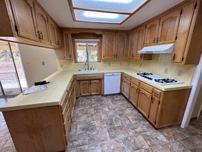 2193 S Plano St in Porterville, CA - Building Photo - Building Photo