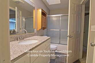 16005 NE 40th Ct in Redmond, WA - Building Photo - Building Photo