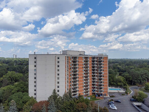 7811 Yonge St in Markham, ON - Building Photo - Building Photo