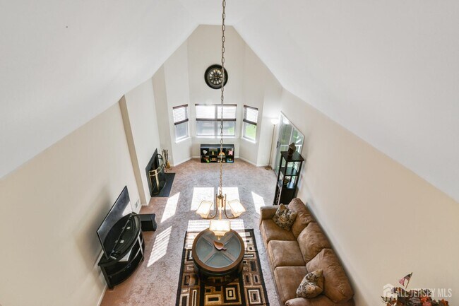 28 Kensington Dr in Piscataway, NJ - Foto de edificio - Building Photo