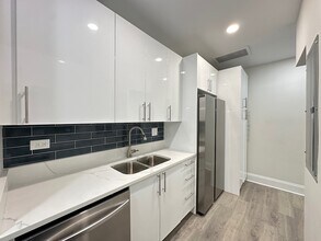 2924 N Lincoln Ave in Chicago, IL - Foto de edificio - Building Photo