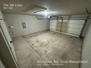 704 SW 43rd St in Moore, OK - Building Photo - Building Photo