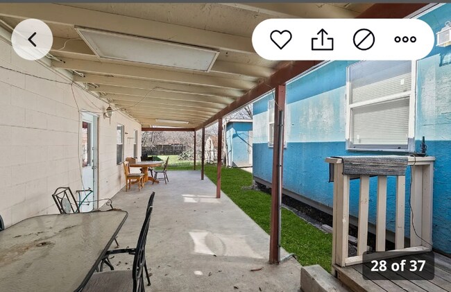 5323 Prairie Flower Dr, Unit 1/2 in San Antonio, TX - Foto de edificio - Building Photo