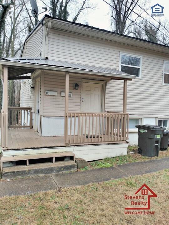 110 Hoyt Ln in Oak Ridge, TN - Building Photo