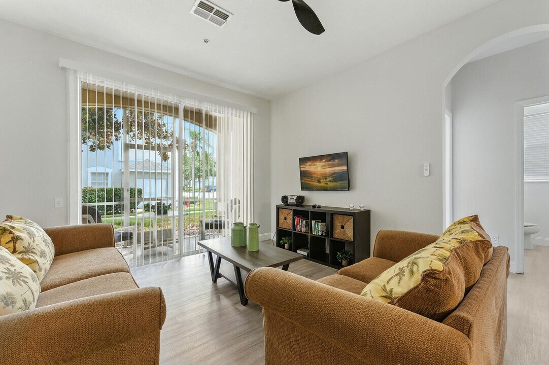 8101 Coconut Pl in Kissimmee, FL - Foto de edificio