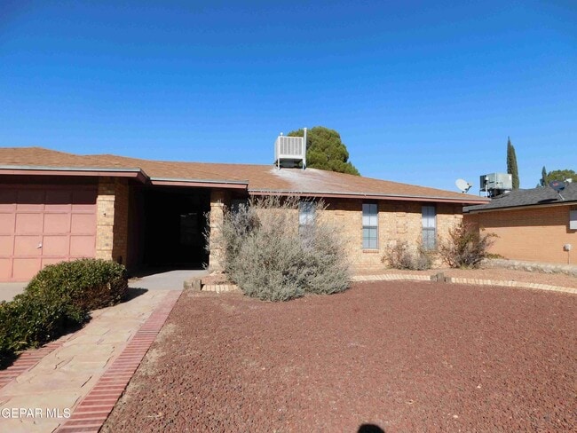 11249 War Feather Dr in El Paso, TX - Building Photo - Building Photo