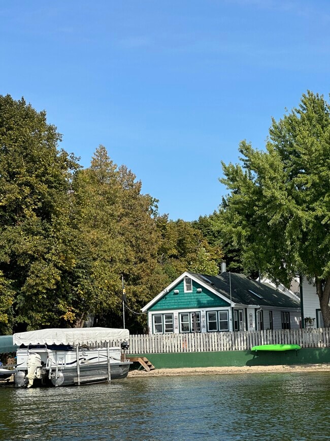 property at 123 S Ferry Dr
