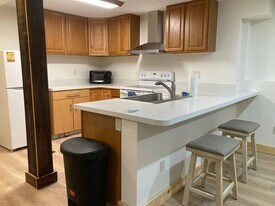 4421 Lake Morey Rd in Fairlee, VT - Building Photo