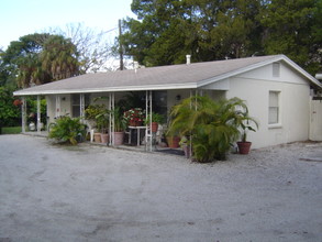 1615 Stickney Point Rd in Sarasota, FL - Building Photo - Building Photo