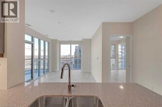 35 Watergarden Dr in Mississauga, ON - Building Photo - Building Photo