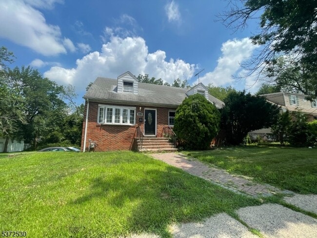 1065 Sayre Rd S in Union, NJ - Building Photo - Building Photo