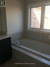 37 Military Cres in Brampton, ON - Building Photo - Building Photo