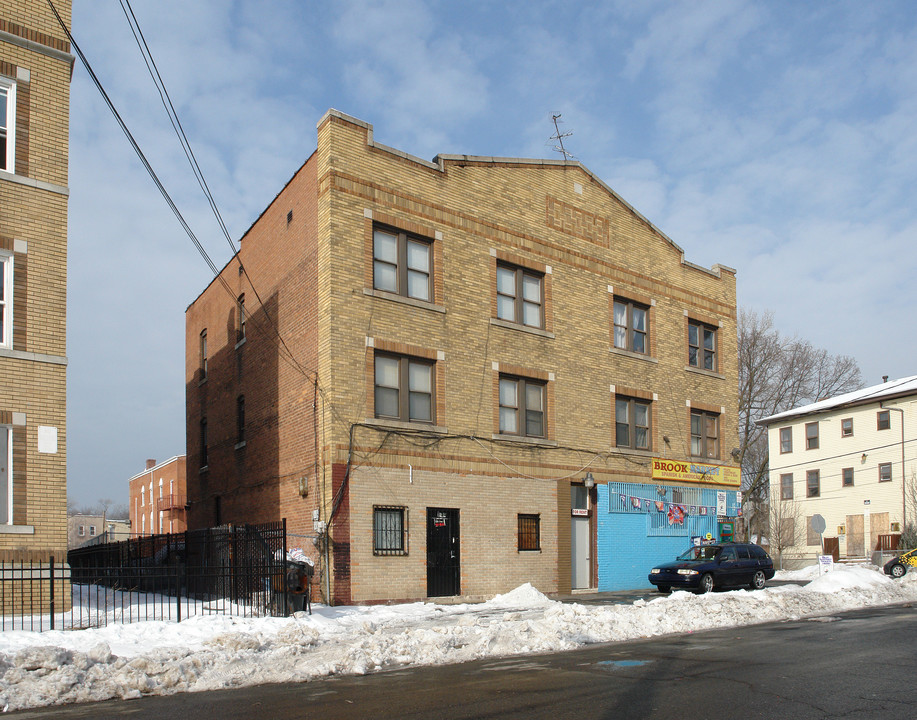 135 Brook St in Hartford, CT - Foto de edificio