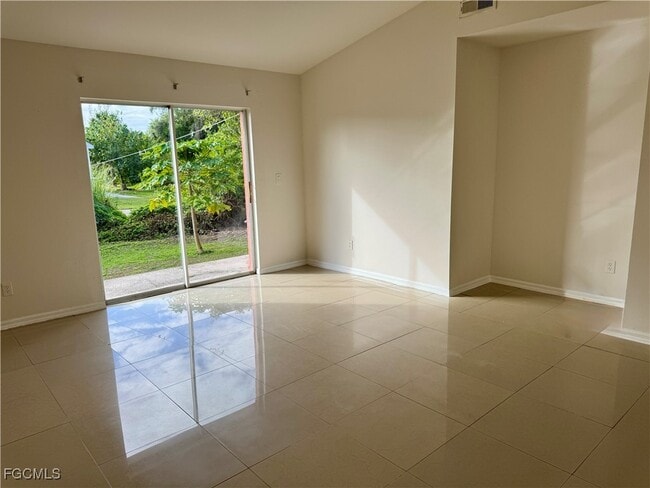 10743 Robinson St in Ft. Myers, FL - Building Photo - Building Photo