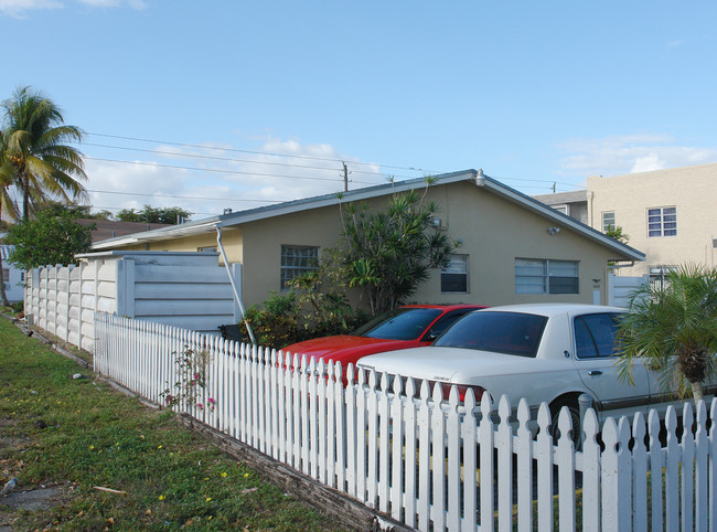 1830 Dewey St in Hollywood, FL - Building Photo - Building Photo