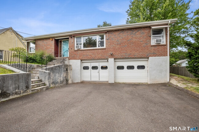 65 Birge Ave in Windsor Locks, CT - Building Photo - Building Photo