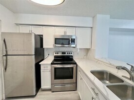 640 S Park Rd in Hollywood, FL - Building Photo