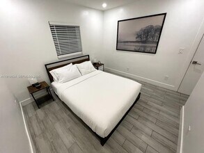 5841 NE 3rd Ave in Fort Lauderdale, FL - Building Photo - Building Photo