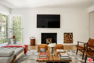 2410 Nichols Canyon Rd in Los Angeles, CA - Building Photo - Building Photo