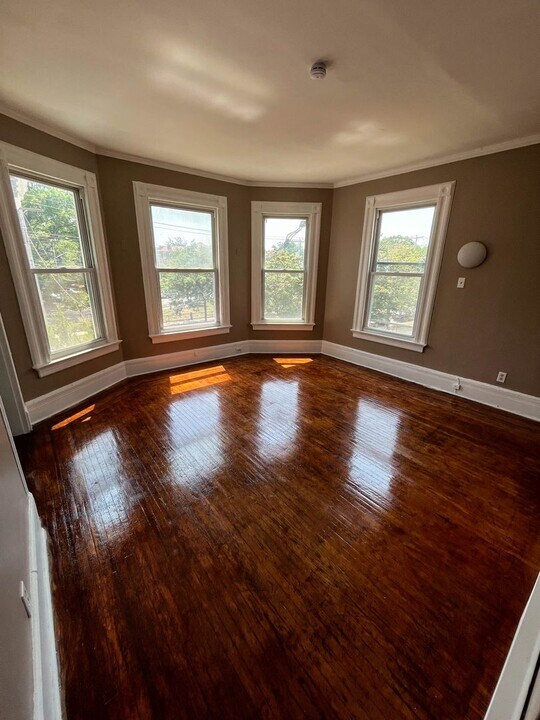 1507 Chapel St in New Haven, CT - Building Photo