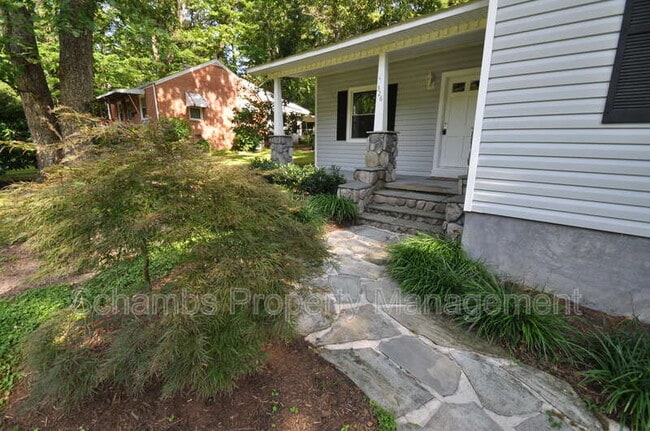 326 Webster St in Cary, NC - Foto de edificio - Building Photo