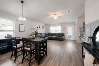 Room in House on Dashmoor Creek in San Antonio, TX - Building Photo - Building Photo