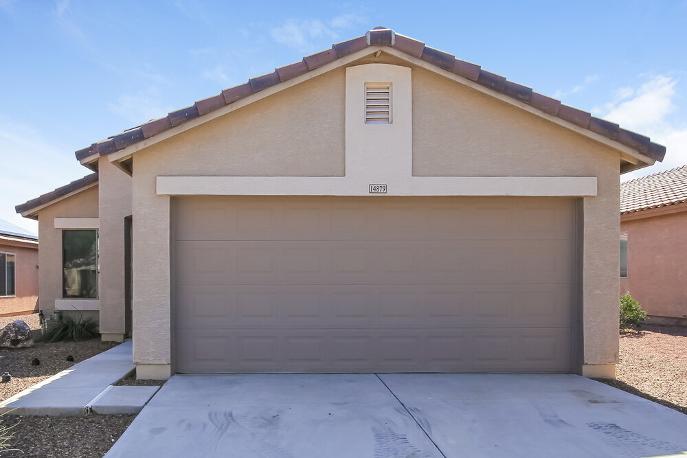 14879 W Acapulco Ln in Surprise, AZ - Building Photo