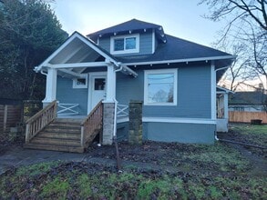 2624 N Rosa Parks Way in Portland, OR - Building Photo - Building Photo