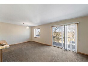 304 Pondridge Cir in Wayzata, MN - Building Photo - Building Photo