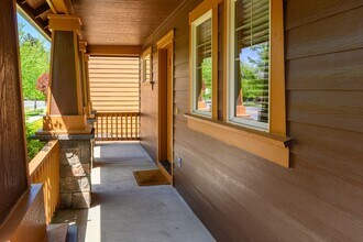 20468 Brentwood Ave in Bend, OR - Building Photo - Building Photo