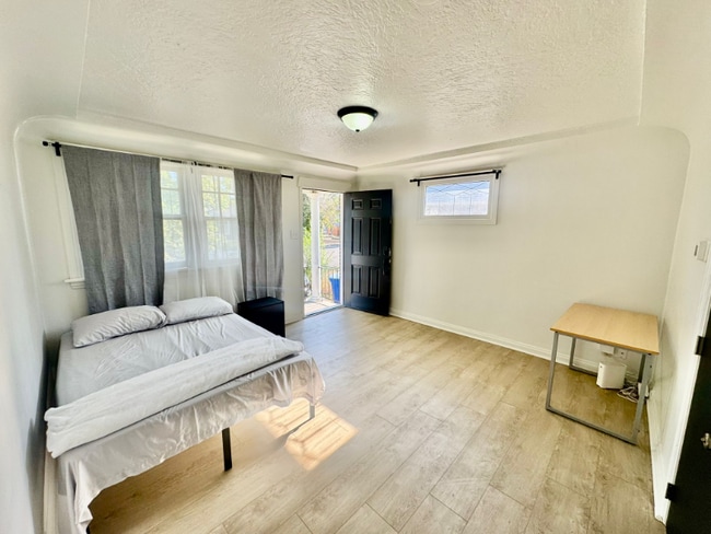 property at 440 E Garfield Ave