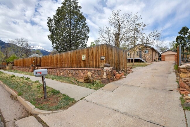 3408 W Pikes Peak Ave in Colorado Springs, CO - Building Photo - Building Photo
